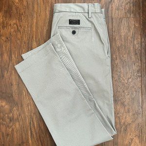 Banana Republic Aiden Slim Chino Grey